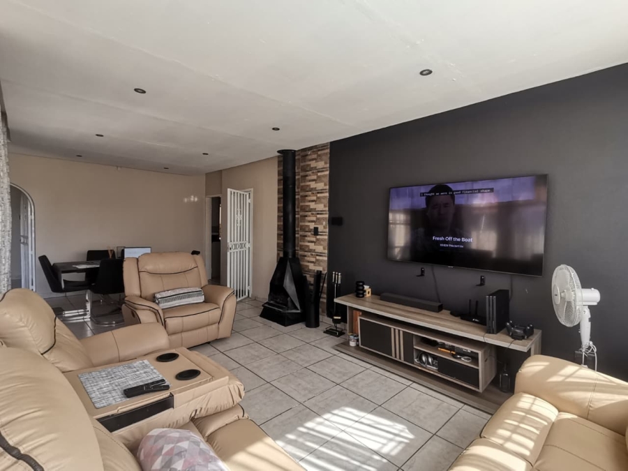 3 Bedroom Property for Sale in Roseacre Gauteng