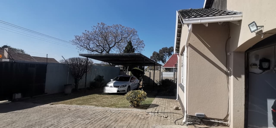 3 Bedroom Property for Sale in Roseacre Gauteng