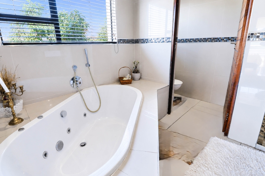 4 Bedroom Property for Sale in Blue Valley Golf Estate Gauteng