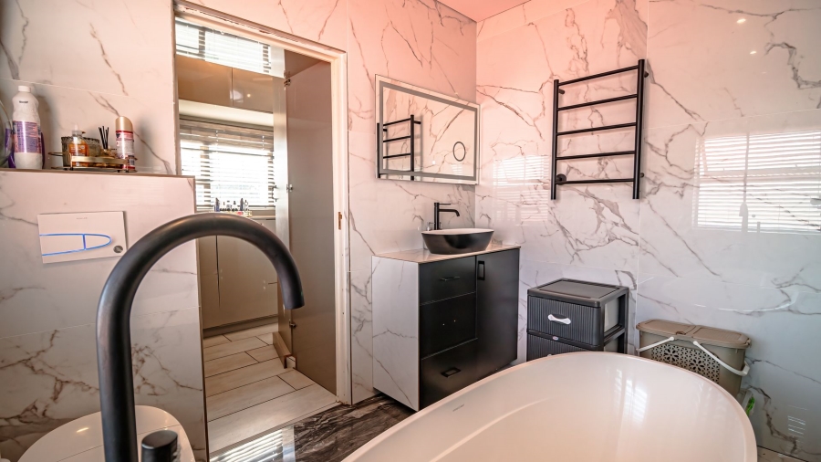 4 Bedroom Property for Sale in Kyalami Hills Gauteng