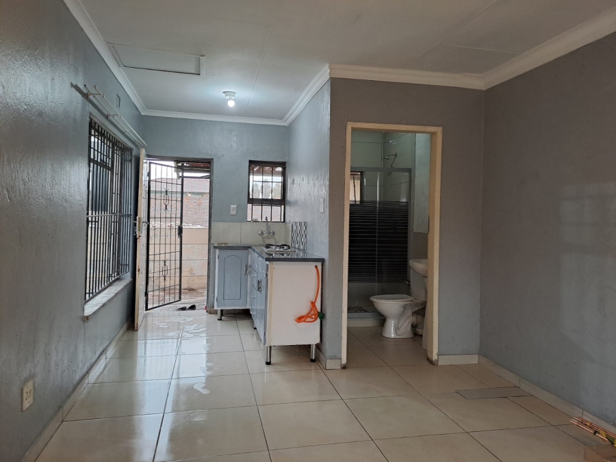 To Let 1 Bedroom Property for Rent in Dersley Gauteng