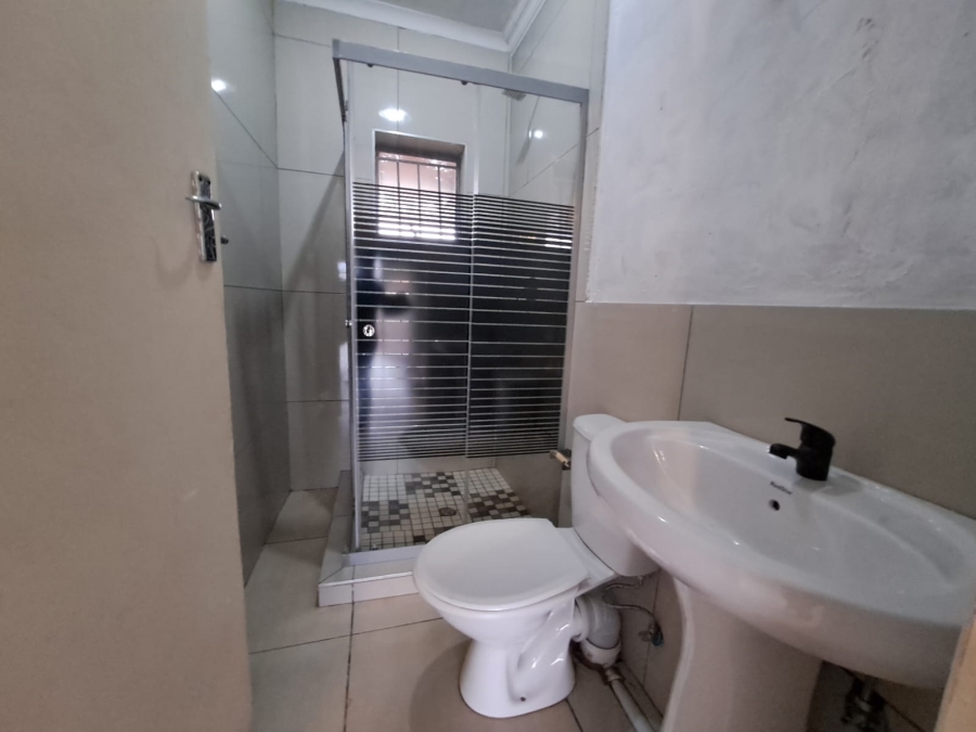 To Let 1 Bedroom Property for Rent in Dersley Gauteng