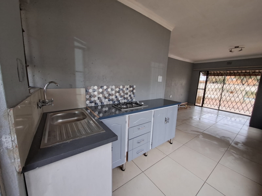 To Let 1 Bedroom Property for Rent in Dersley Gauteng