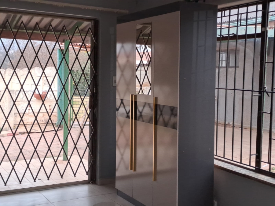 To Let 1 Bedroom Property for Rent in Dersley Gauteng