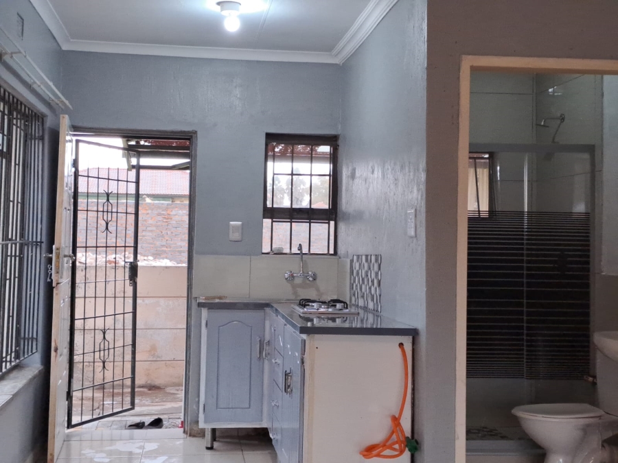 To Let 1 Bedroom Property for Rent in Dersley Gauteng