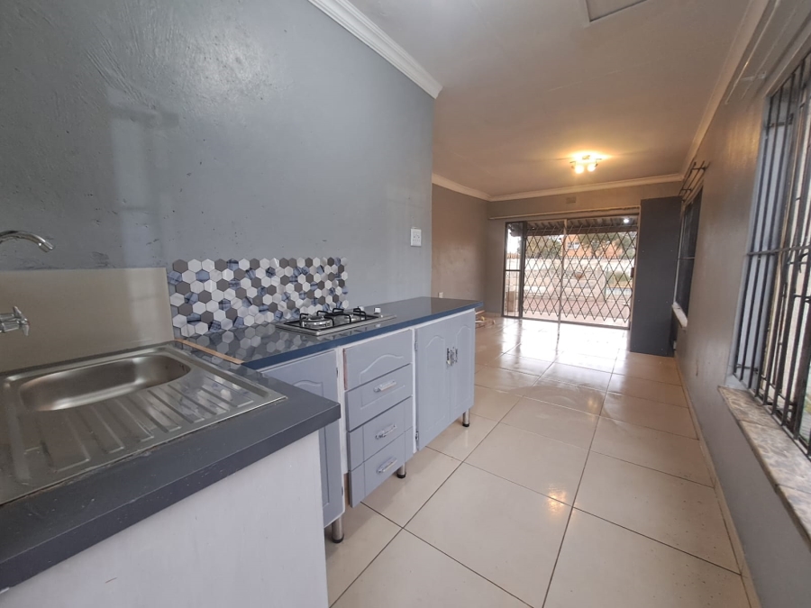 To Let 1 Bedroom Property for Rent in Dersley Gauteng