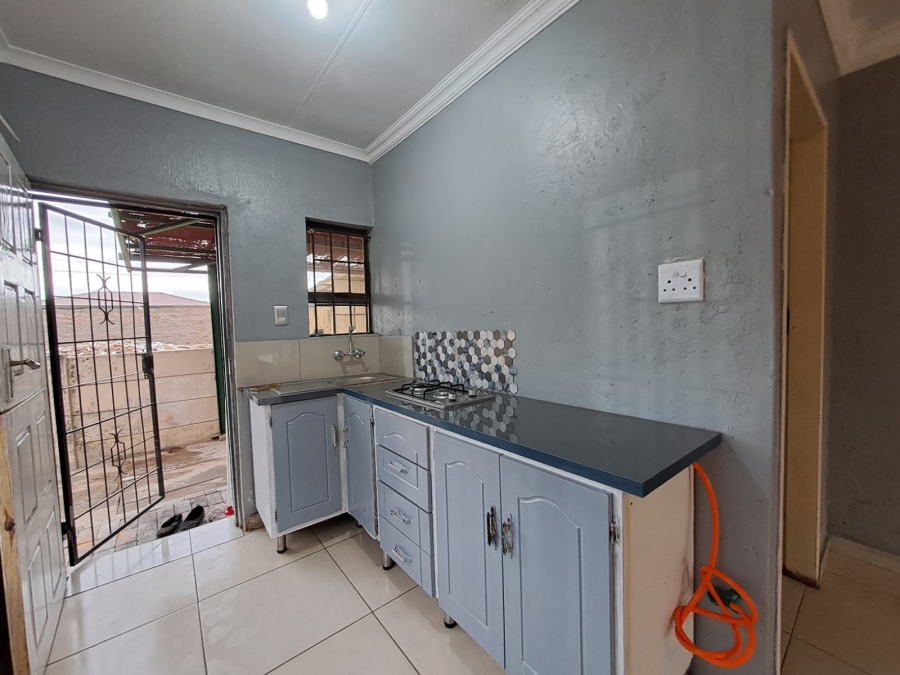 To Let 1 Bedroom Property for Rent in Dersley Gauteng