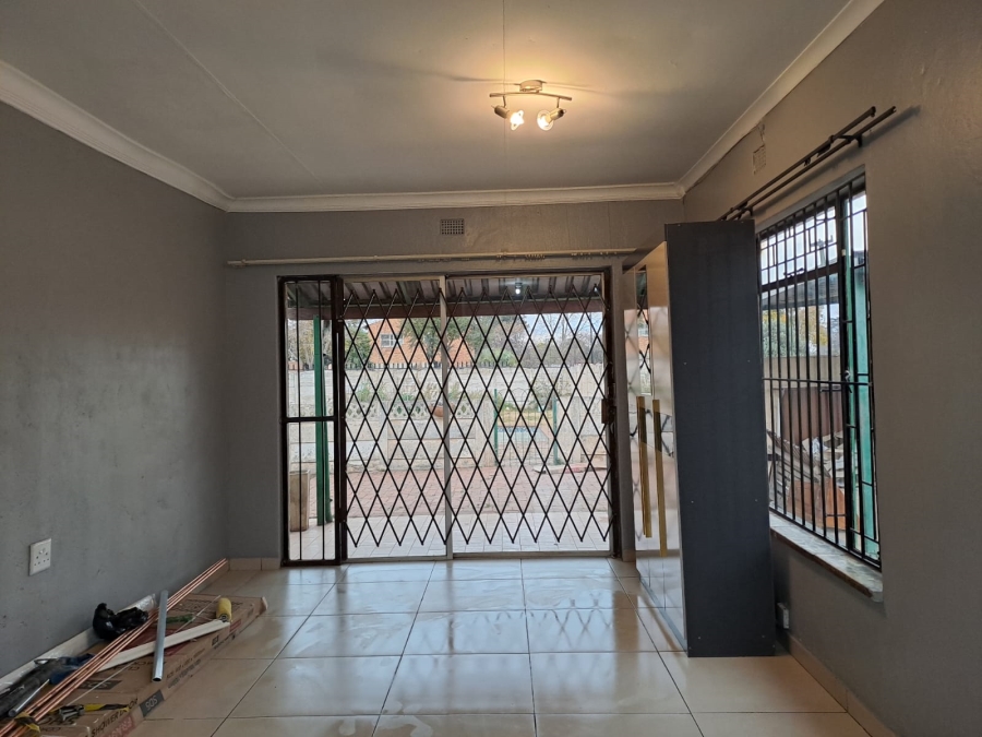 To Let 1 Bedroom Property for Rent in Dersley Gauteng