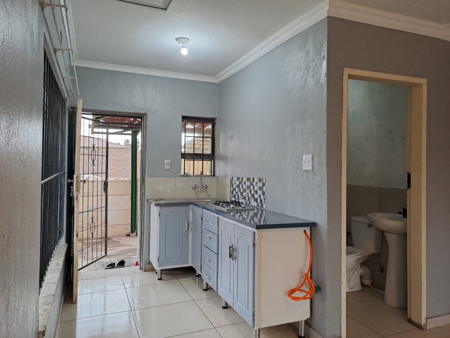 To Let 1 Bedroom Property for Rent in Dersley Gauteng