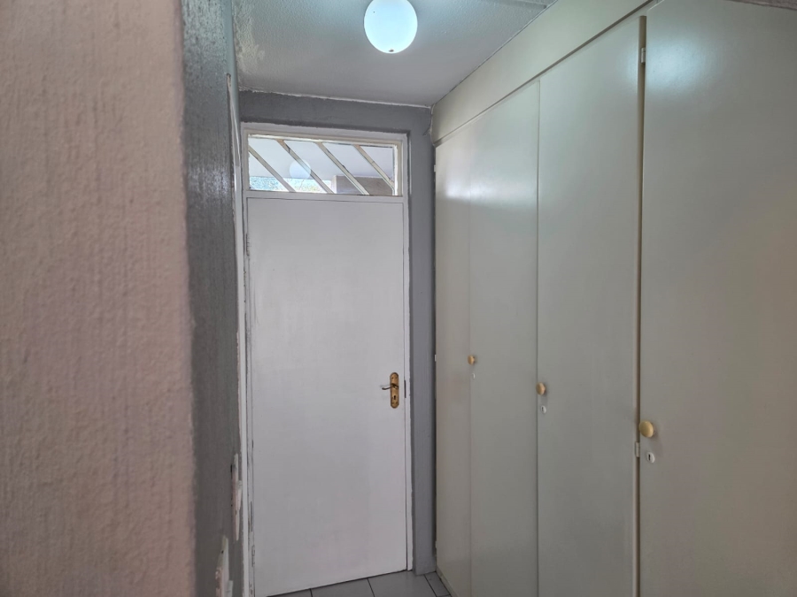 To Let 1 Bedroom Property for Rent in Bryanston Gauteng