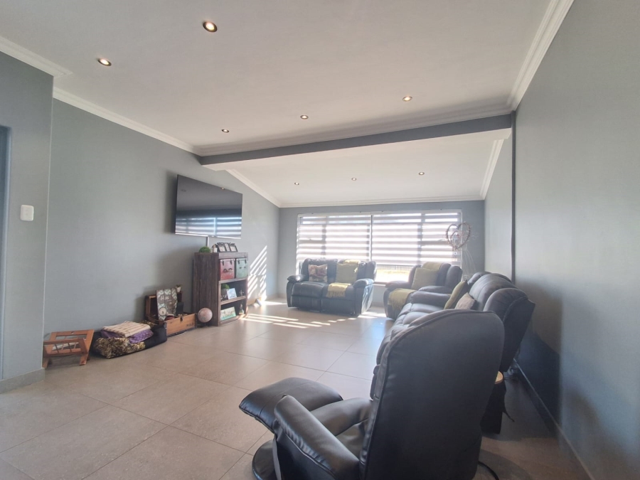 4 Bedroom Property for Sale in Meyerton Central Gauteng