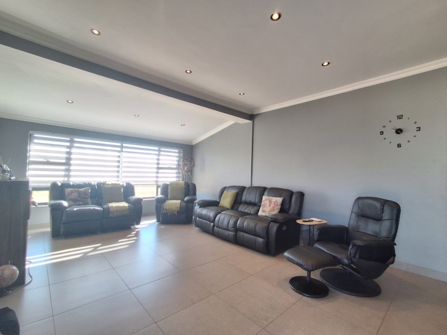 4 Bedroom Property for Sale in Meyerton Central Gauteng