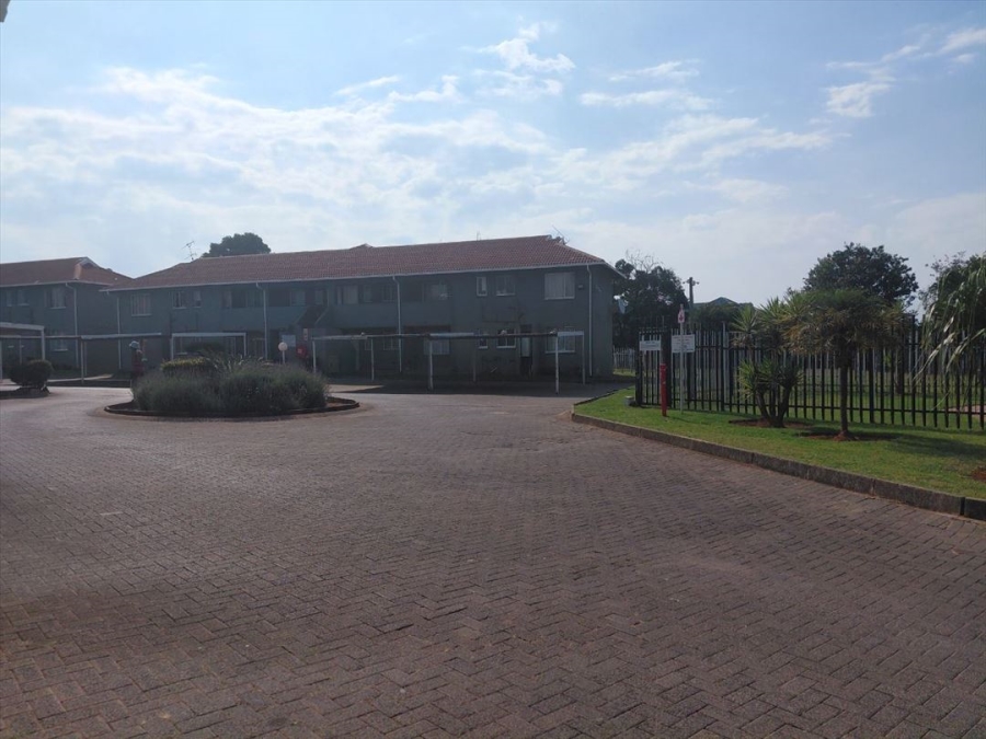 2 Bedroom Property for Sale in Glen Marais Gauteng