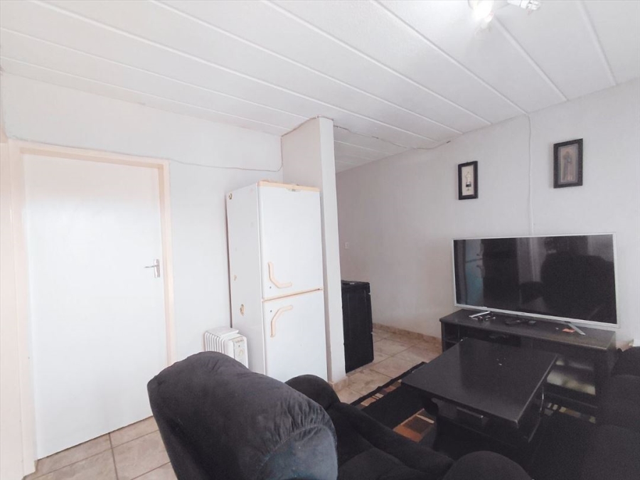 2 Bedroom Property for Sale in Glen Marais Gauteng