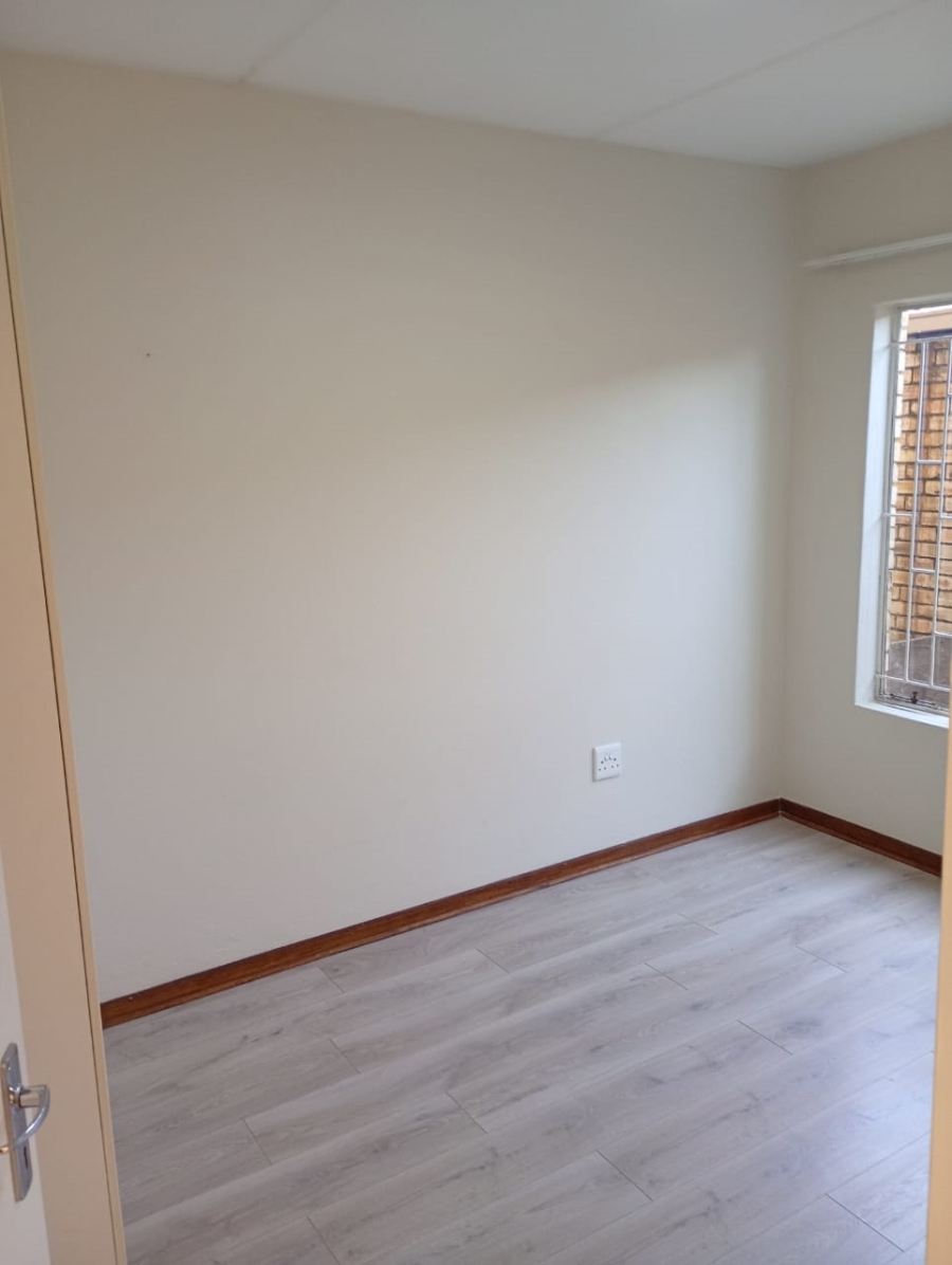 To Let 2 Bedroom Property for Rent in Glen Marais Gauteng