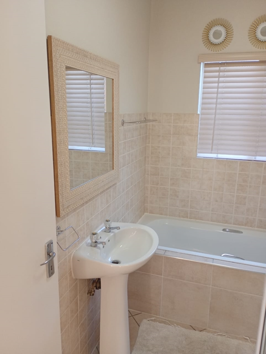 To Let 2 Bedroom Property for Rent in Glen Marais Gauteng