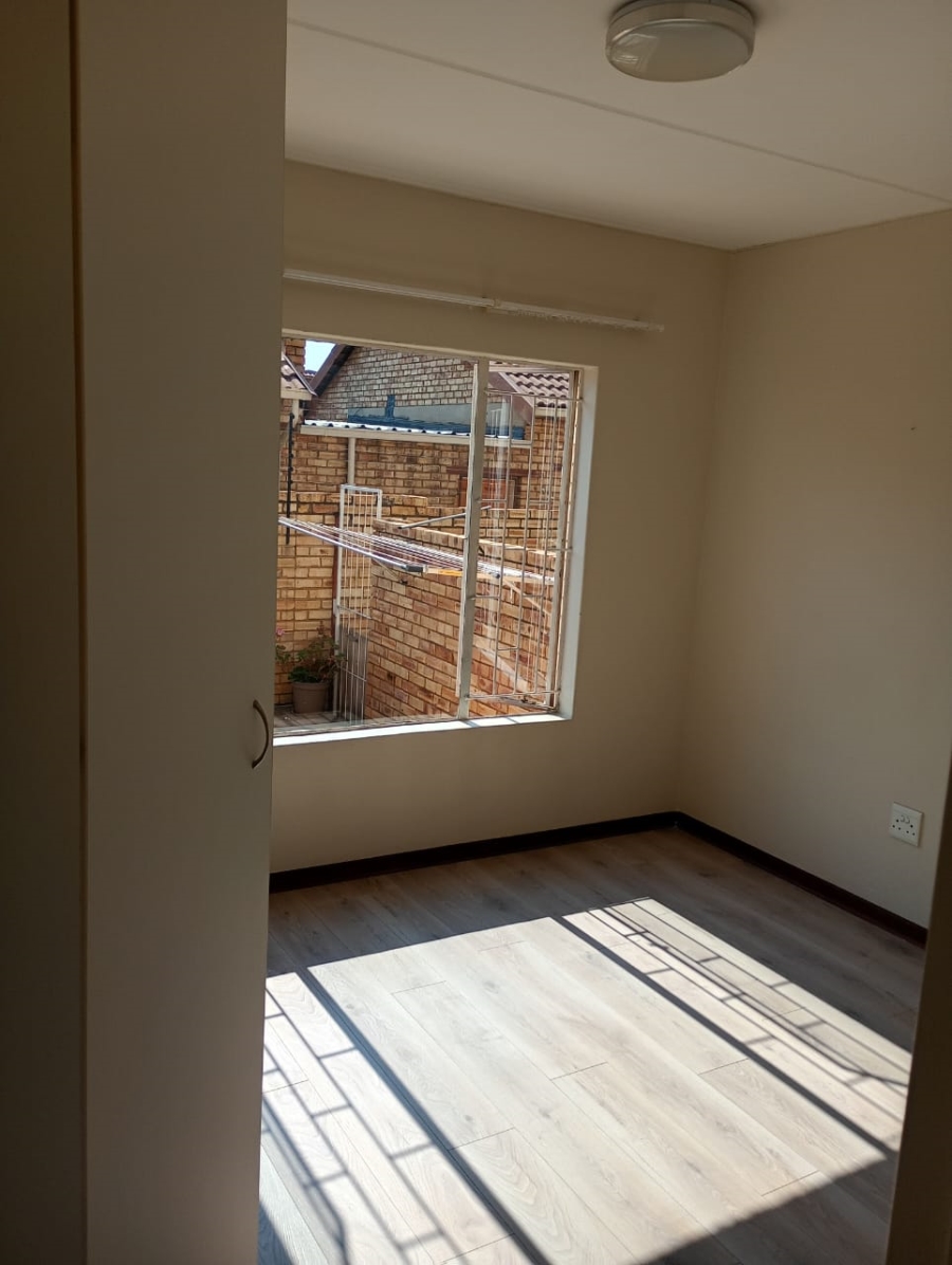 To Let 2 Bedroom Property for Rent in Glen Marais Gauteng