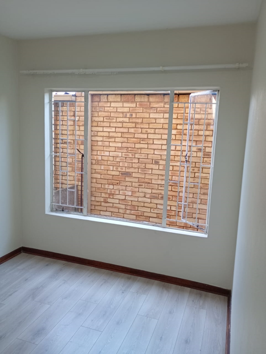To Let 2 Bedroom Property for Rent in Glen Marais Gauteng