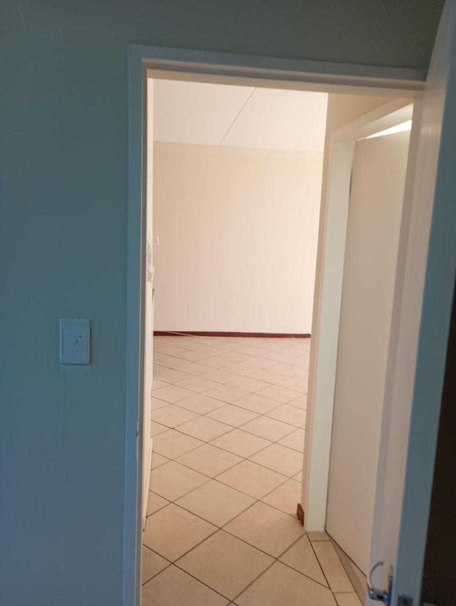 To Let 2 Bedroom Property for Rent in Glen Marais Gauteng
