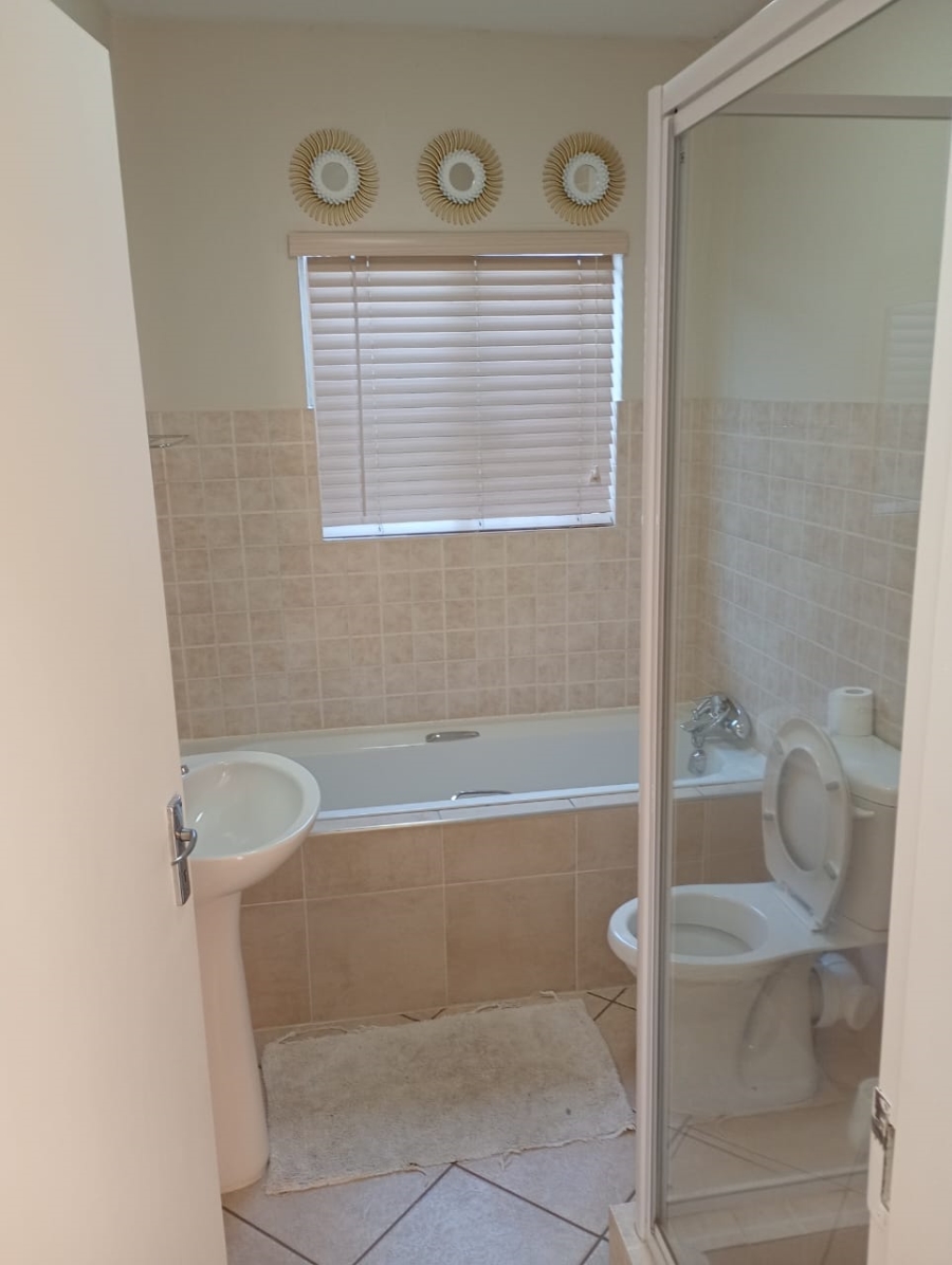 To Let 2 Bedroom Property for Rent in Glen Marais Gauteng