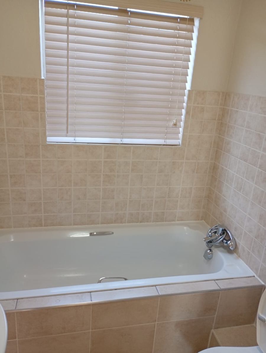 To Let 2 Bedroom Property for Rent in Glen Marais Gauteng