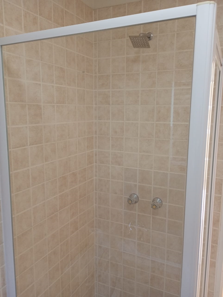 To Let 2 Bedroom Property for Rent in Glen Marais Gauteng