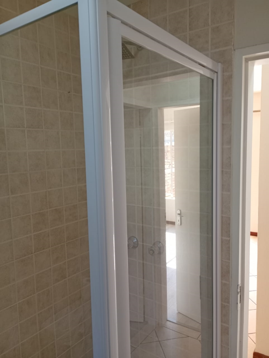 To Let 2 Bedroom Property for Rent in Glen Marais Gauteng