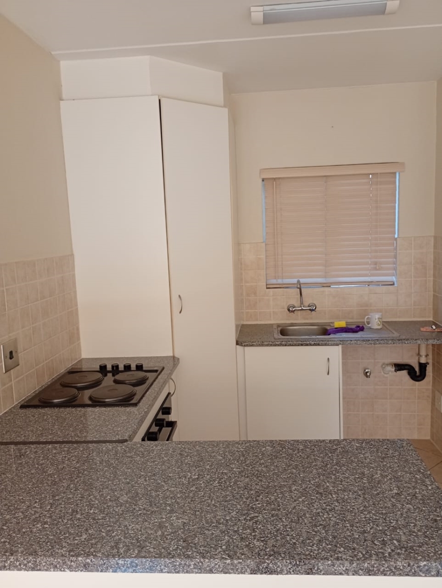 To Let 2 Bedroom Property for Rent in Glen Marais Gauteng