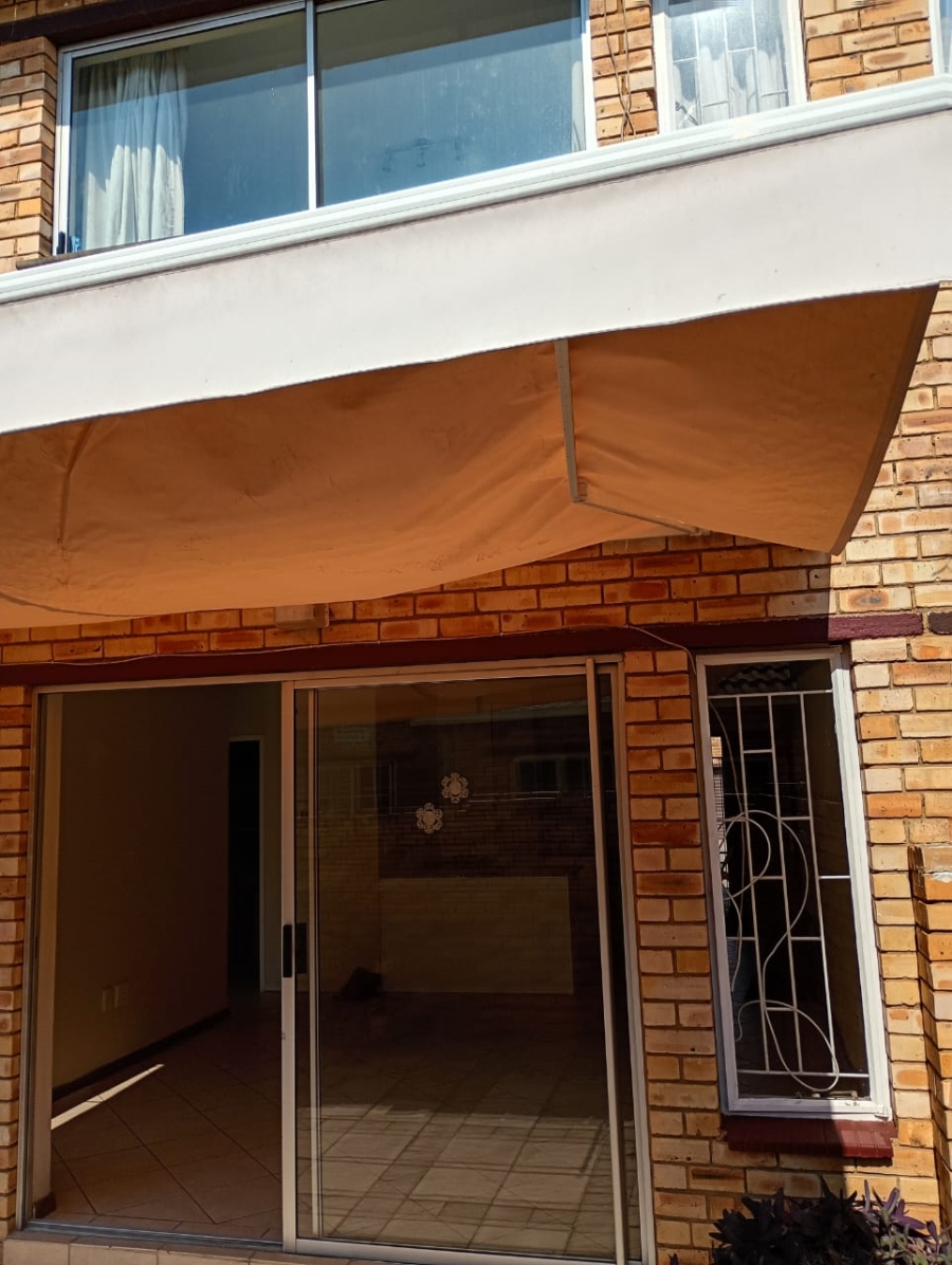 To Let 2 Bedroom Property for Rent in Glen Marais Gauteng