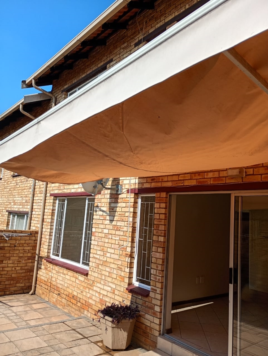 To Let 2 Bedroom Property for Rent in Glen Marais Gauteng