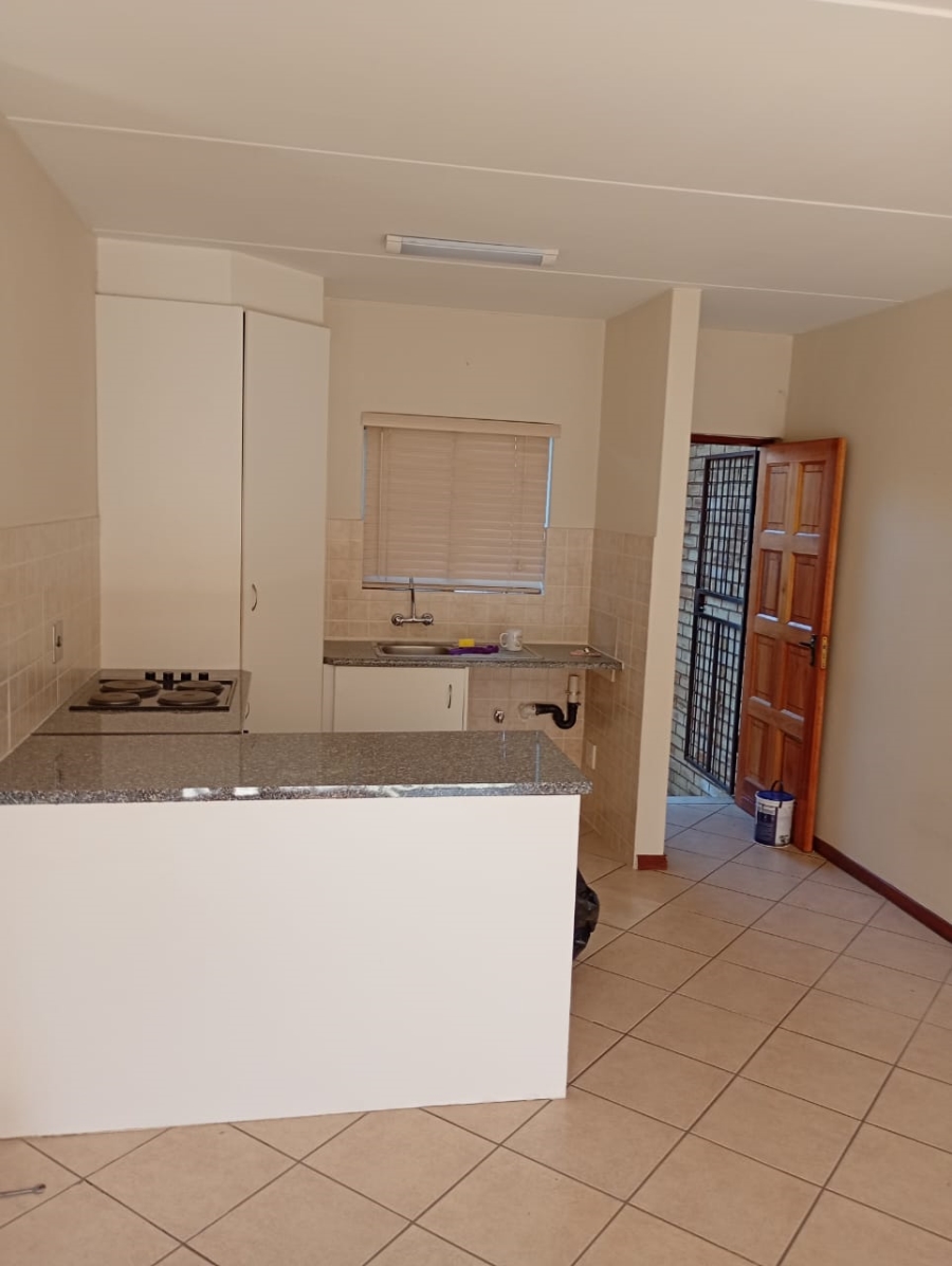 To Let 2 Bedroom Property for Rent in Glen Marais Gauteng