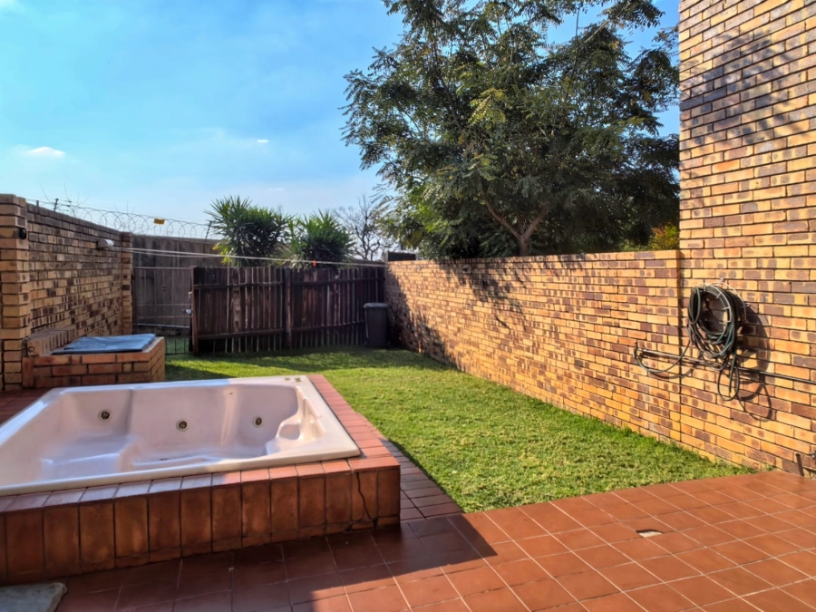 2 Bedroom Property for Sale in Blackheath Gauteng