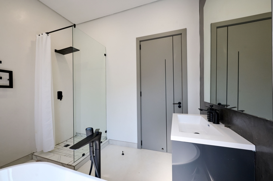 4 Bedroom Property for Sale in Waterfall Country Village Gauteng
