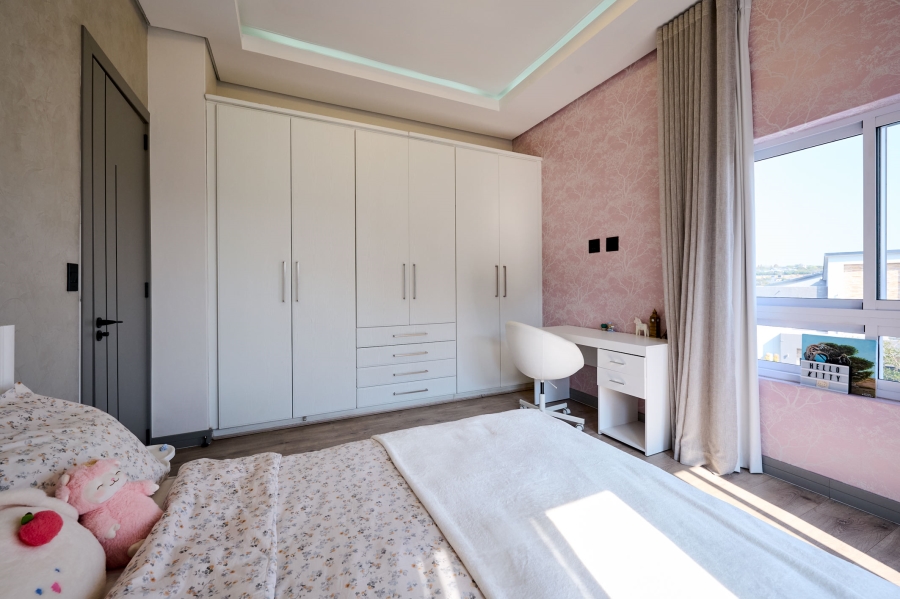 4 Bedroom Property for Sale in Waterfall Country Village Gauteng