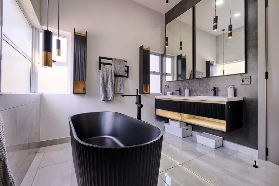 4 Bedroom Property for Sale in Waterfall Country Village Gauteng