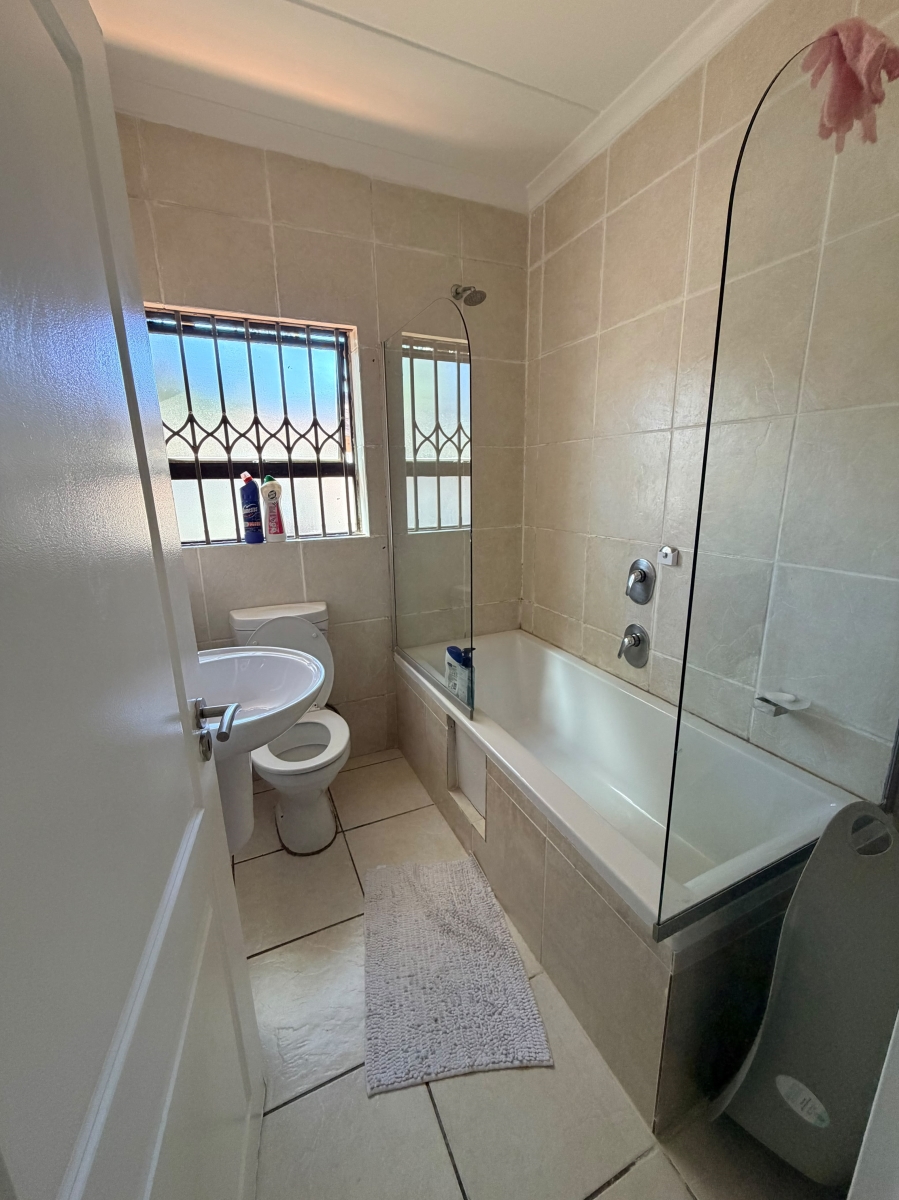 2 Bedroom Property for Sale in North Riding Gauteng