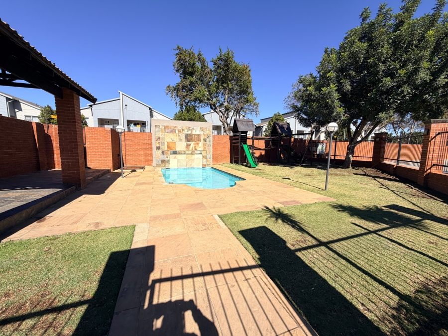 2 Bedroom Property for Sale in North Riding Gauteng