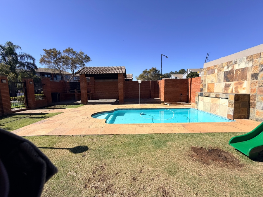 2 Bedroom Property for Sale in North Riding Gauteng