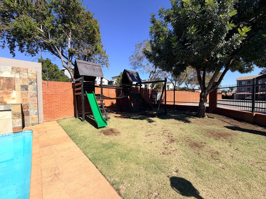 2 Bedroom Property for Sale in North Riding Gauteng