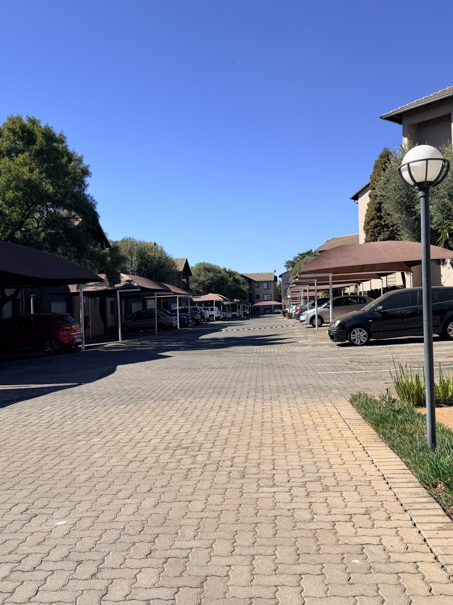 2 Bedroom Property for Sale in North Riding Gauteng