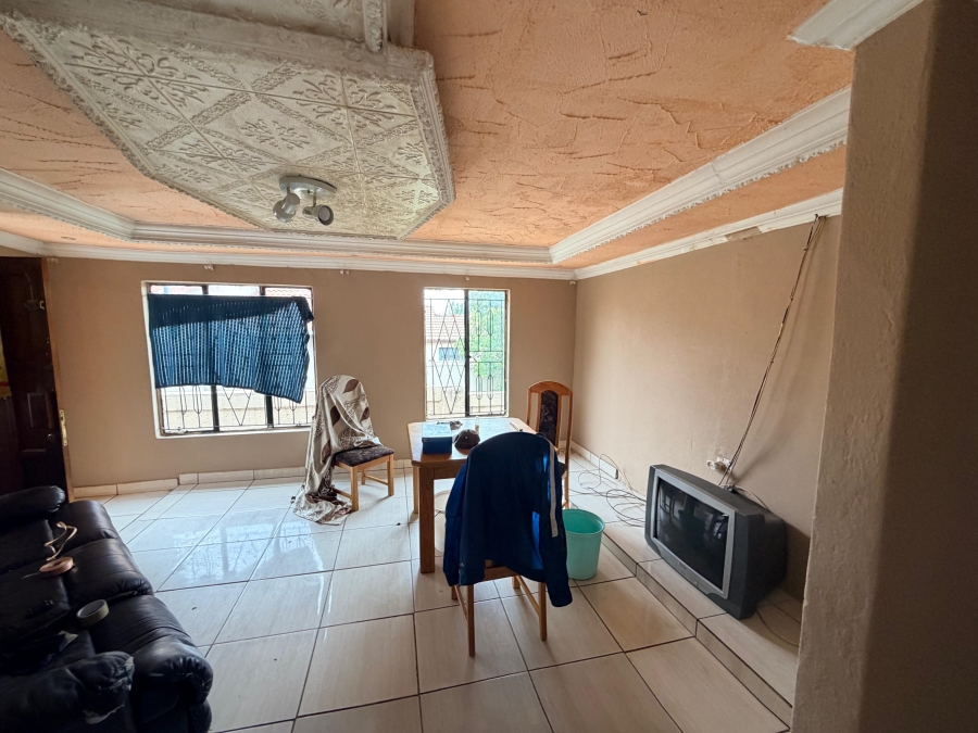 To Let 4 Bedroom Property for Rent in Olievenhoutbosch Gauteng