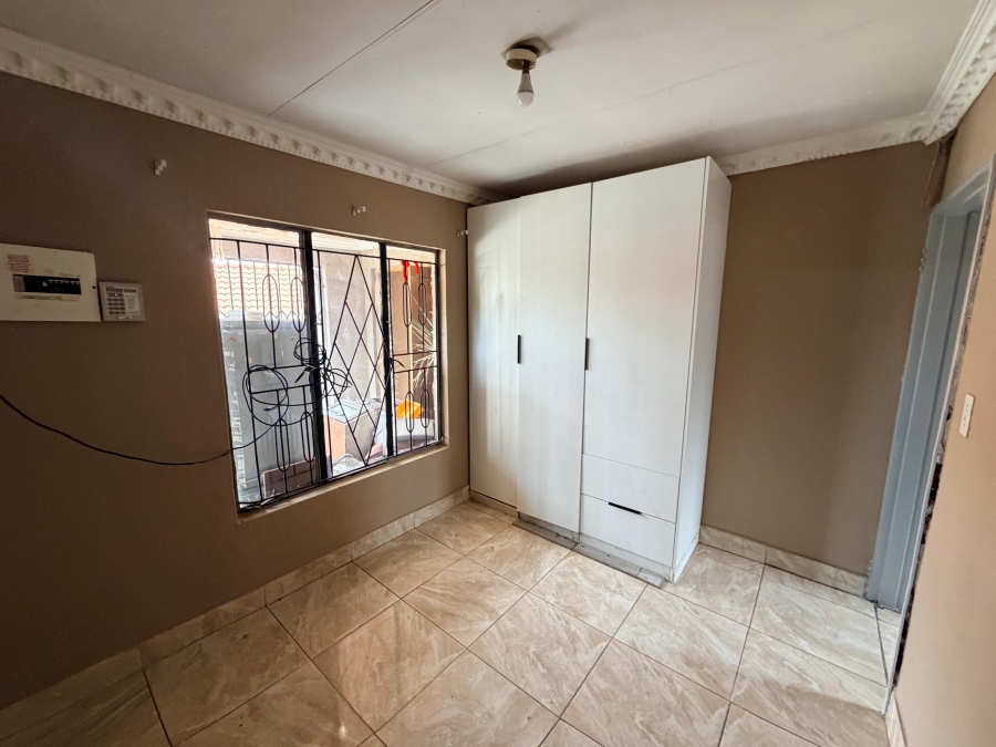 To Let 4 Bedroom Property for Rent in Olievenhoutbosch Gauteng