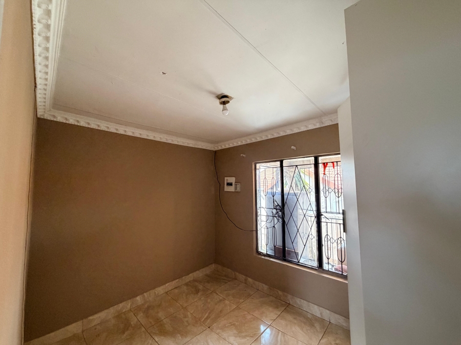 To Let 4 Bedroom Property for Rent in Olievenhoutbosch Gauteng