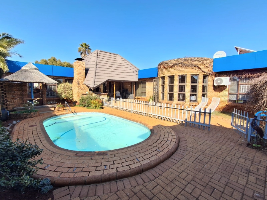 3 Bedroom Property for Sale in Carletonville Central Gauteng