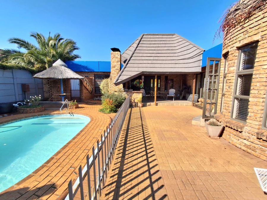 3 Bedroom Property for Sale in Carletonville Central Gauteng