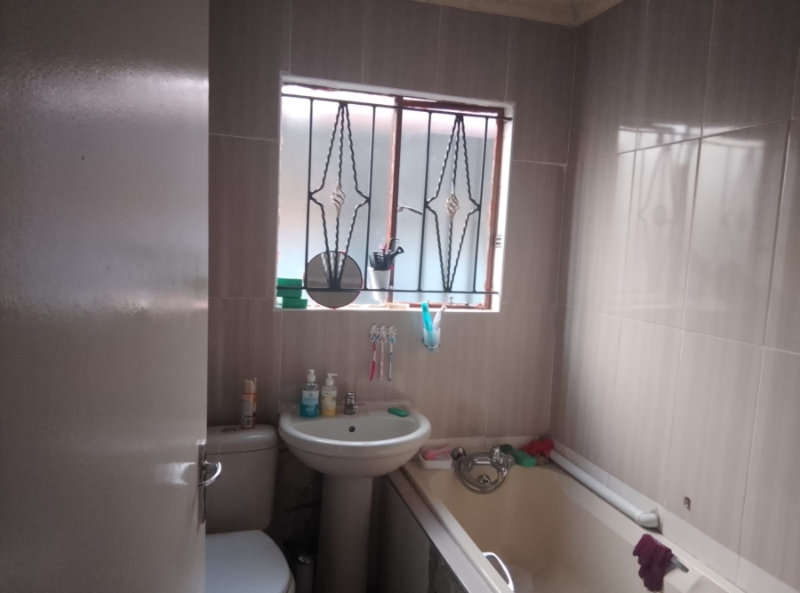 2 Bedroom Property for Sale in New Payneville Gauteng