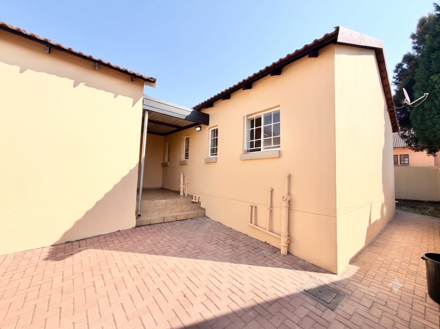 3 Bedroom Property for Sale in Thatchfield Estate Gauteng