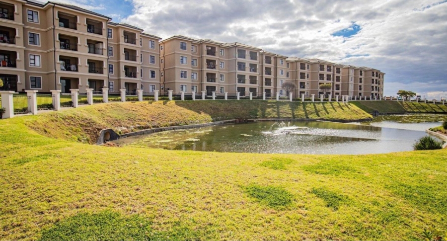 2 Bedroom Property for Sale in Blue Hills Gauteng