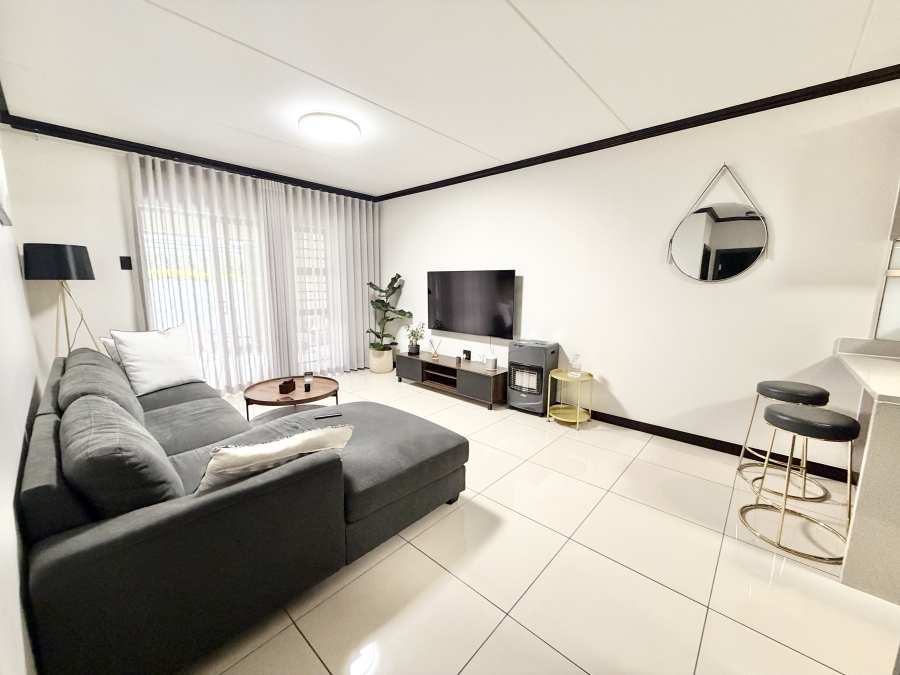 2 Bedroom Property for Sale in Blue Hills Gauteng