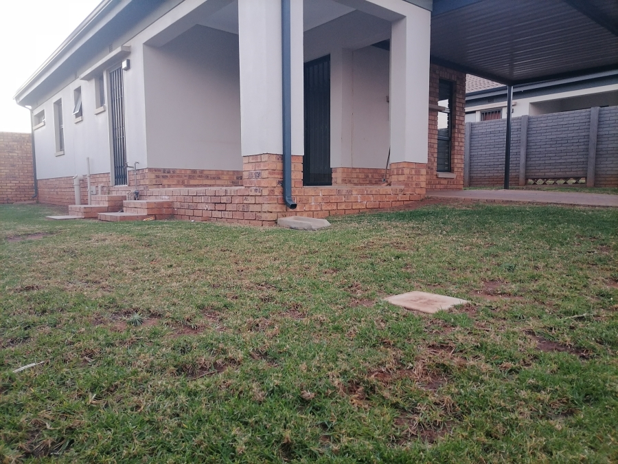 To Let 3 Bedroom Property for Rent in Lotus Gardens Gauteng